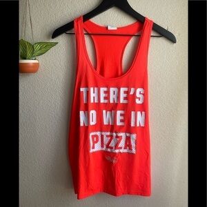 VS pink 🍕 pizza tank